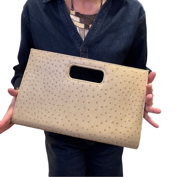 Geometric Black Cream Faux Ostrich Embossed Classy Clutch - Picture 3 of 11